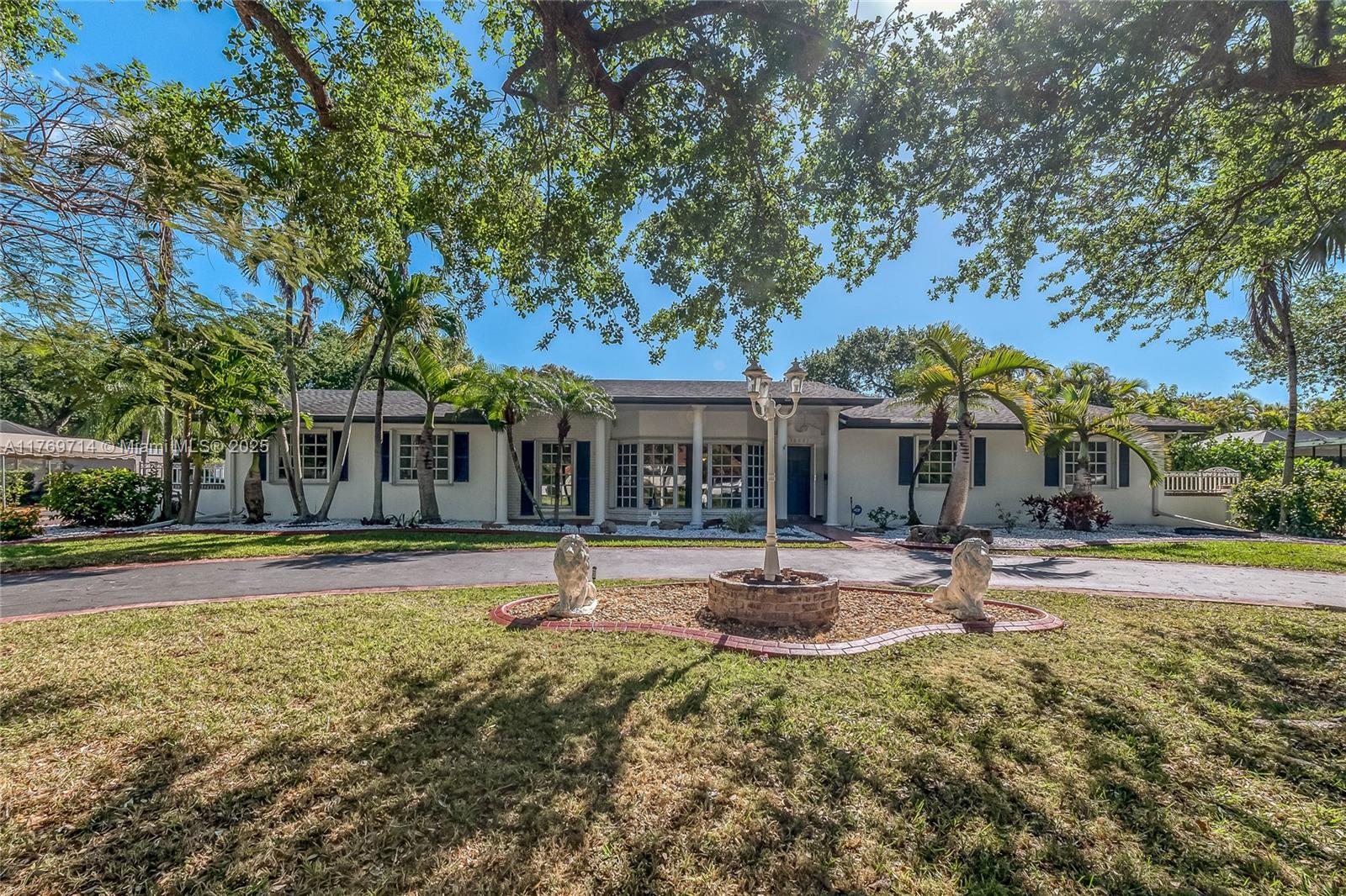 Property for Sale at 16631 Sw 81st Ave, Palmetto Bay, Miami-Dade County, Florida - Bedrooms: 3 
Bathrooms: 2  - $1,100,000