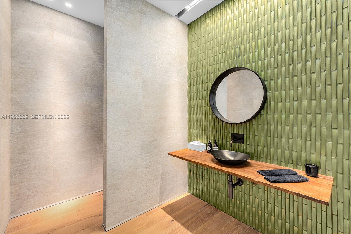 LA GORCE ISLAND - Residential