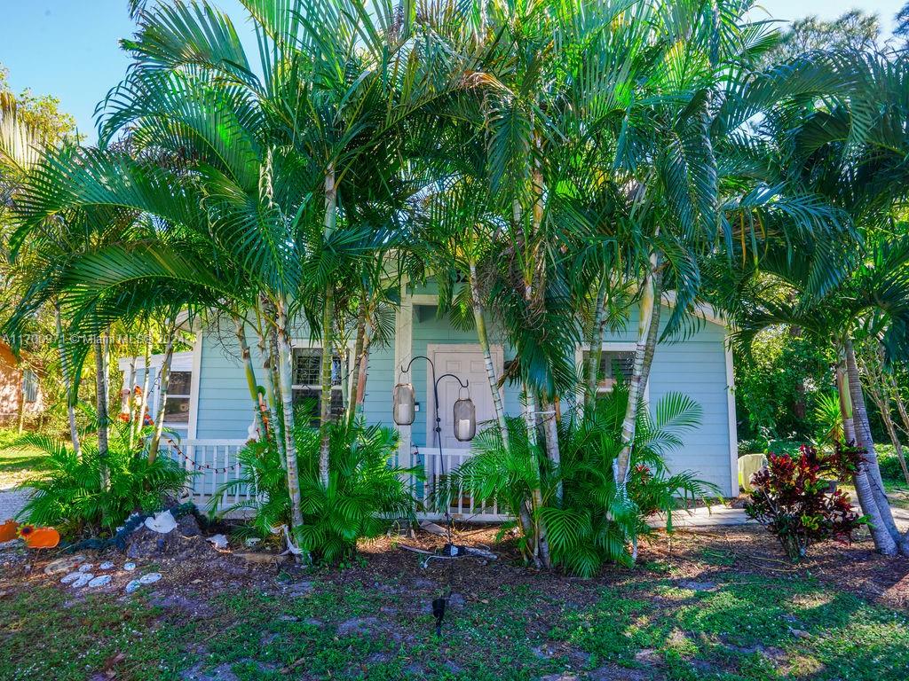 5210 Palm Dr
