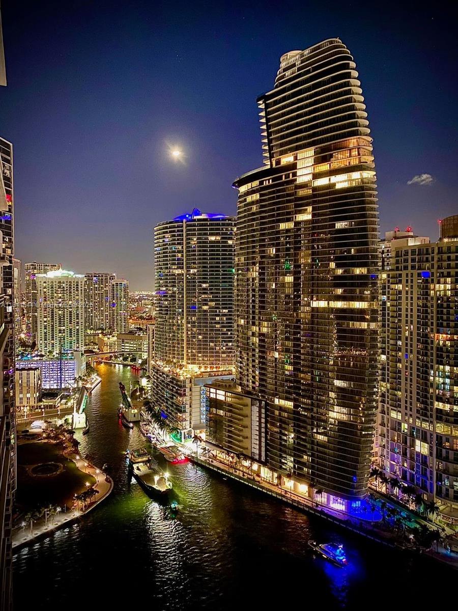 Property for Sale at 475 Brickell Ave 1715, Miami, Broward County, Florida - Bedrooms: 2 
Bathrooms: 2  - $849,000
