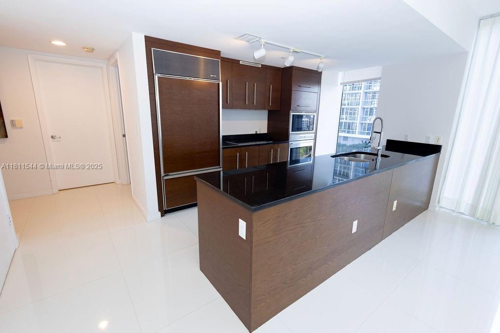 475 Brickell Ave 1715