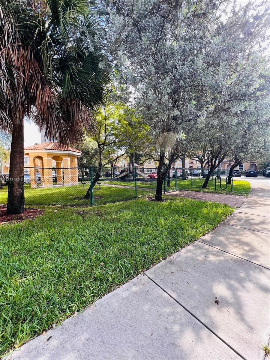 MELROSE POINT CONDO - Residential Lease