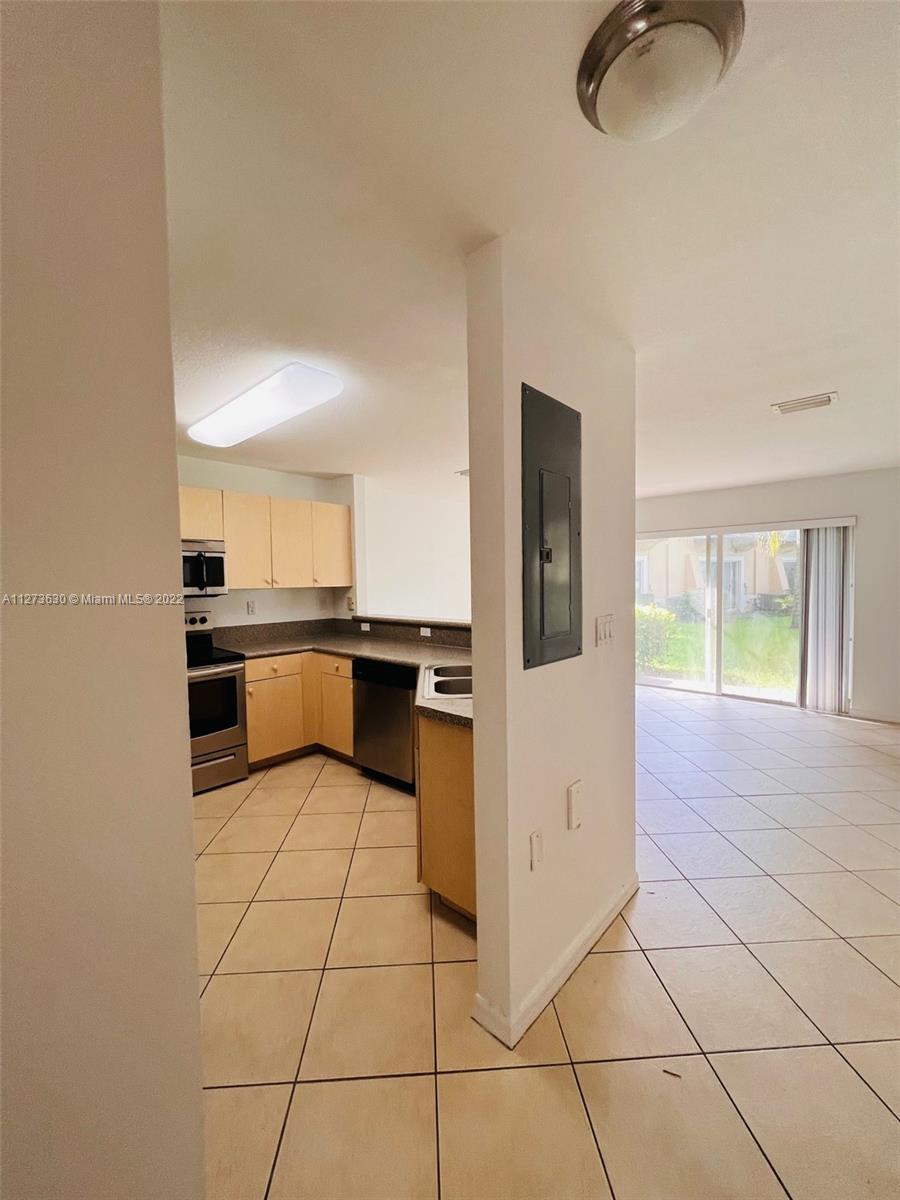 MELROSE POINT CONDO - Residential Lease