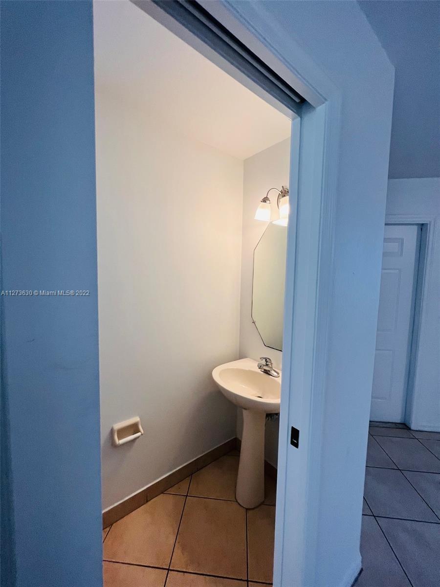 MELROSE POINT CONDO - Residential Lease