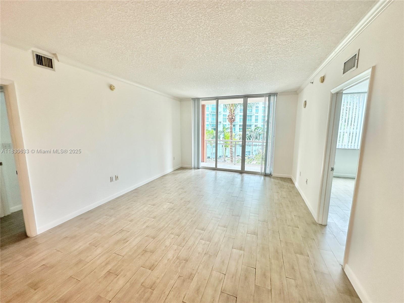 2000 N Bayshore Drive 404