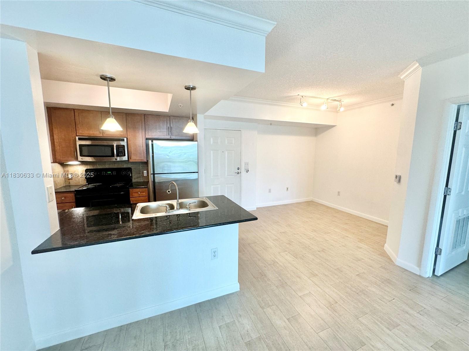 2000 N Bayshore Drive 404