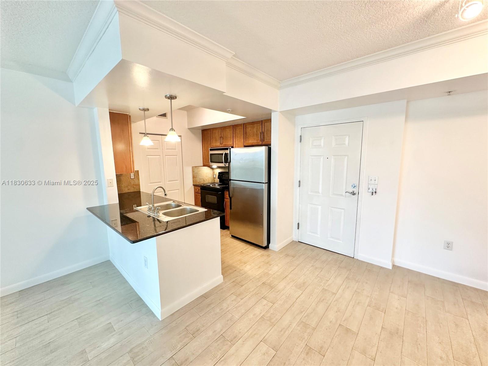 2000 N Bayshore Drive 404