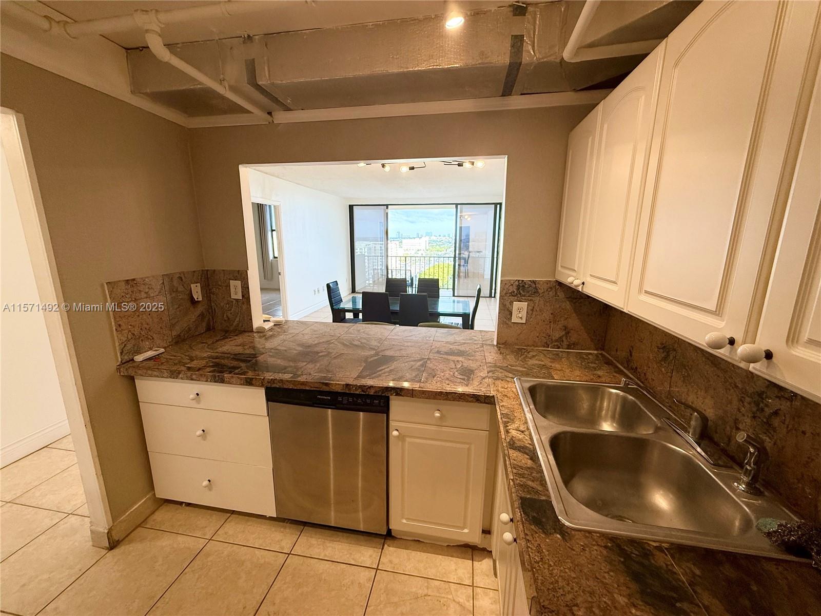 GREENWICH PH I CONDO - Residential