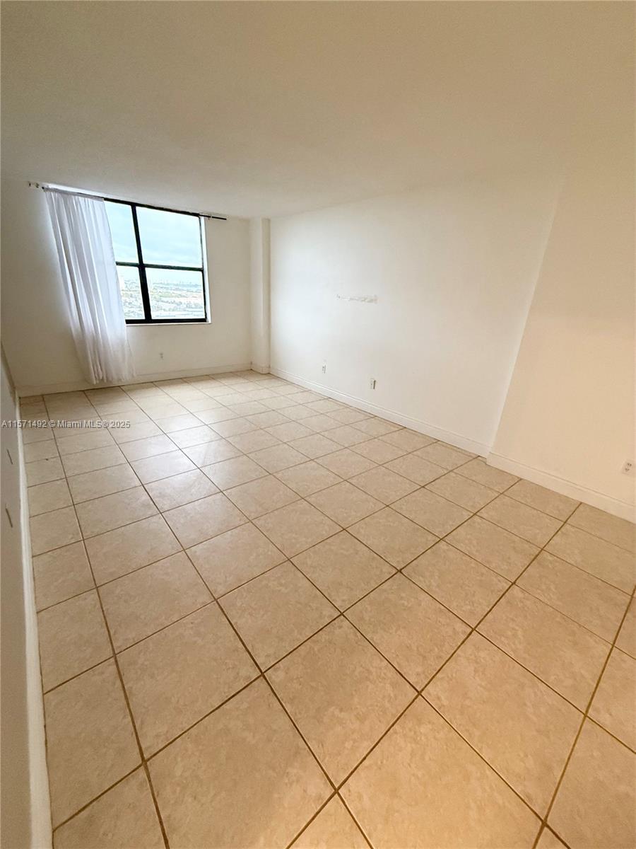 GREENWICH PH I CONDO - Residential