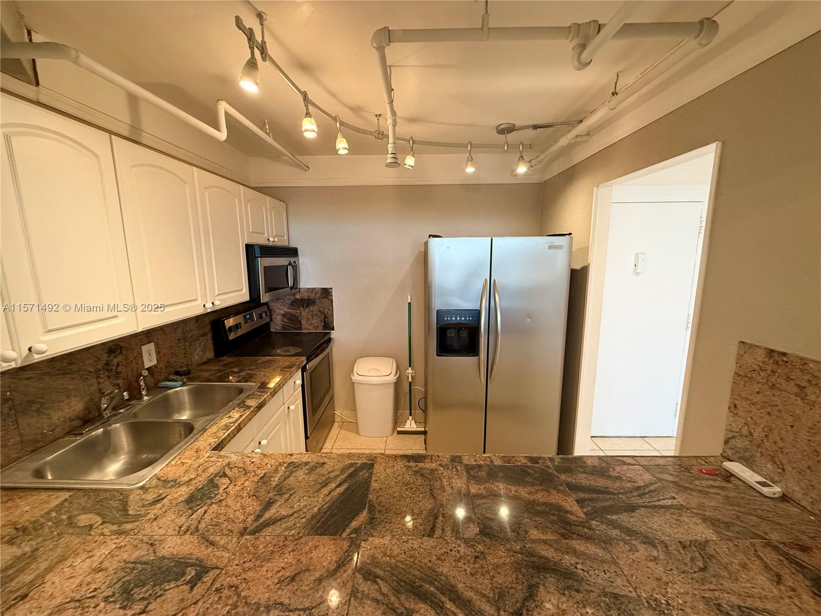 GREENWICH PH I CONDO - Residential