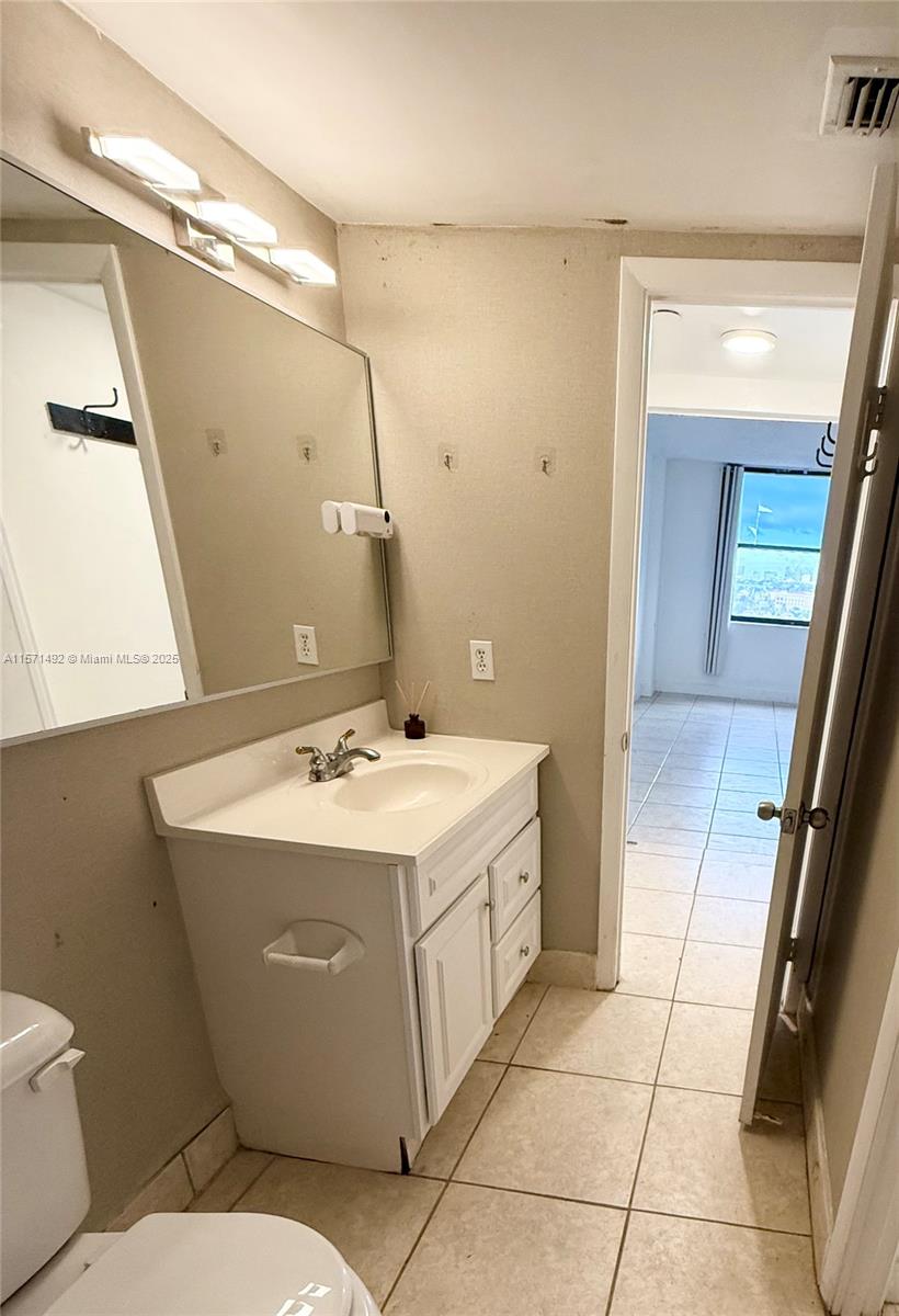 GREENWICH PH I CONDO - Residential