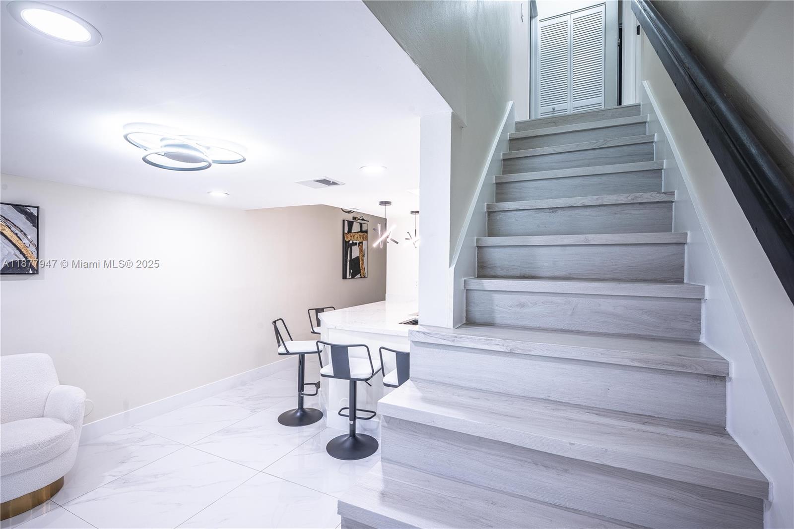 PUERTO BELLO CONDO NO 3 - Residential