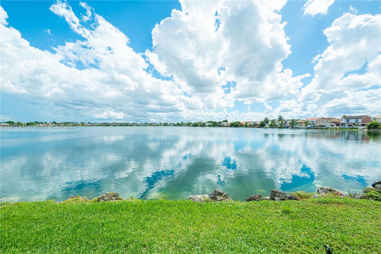 PUERTO BELLO CONDO NO 3 - Residential