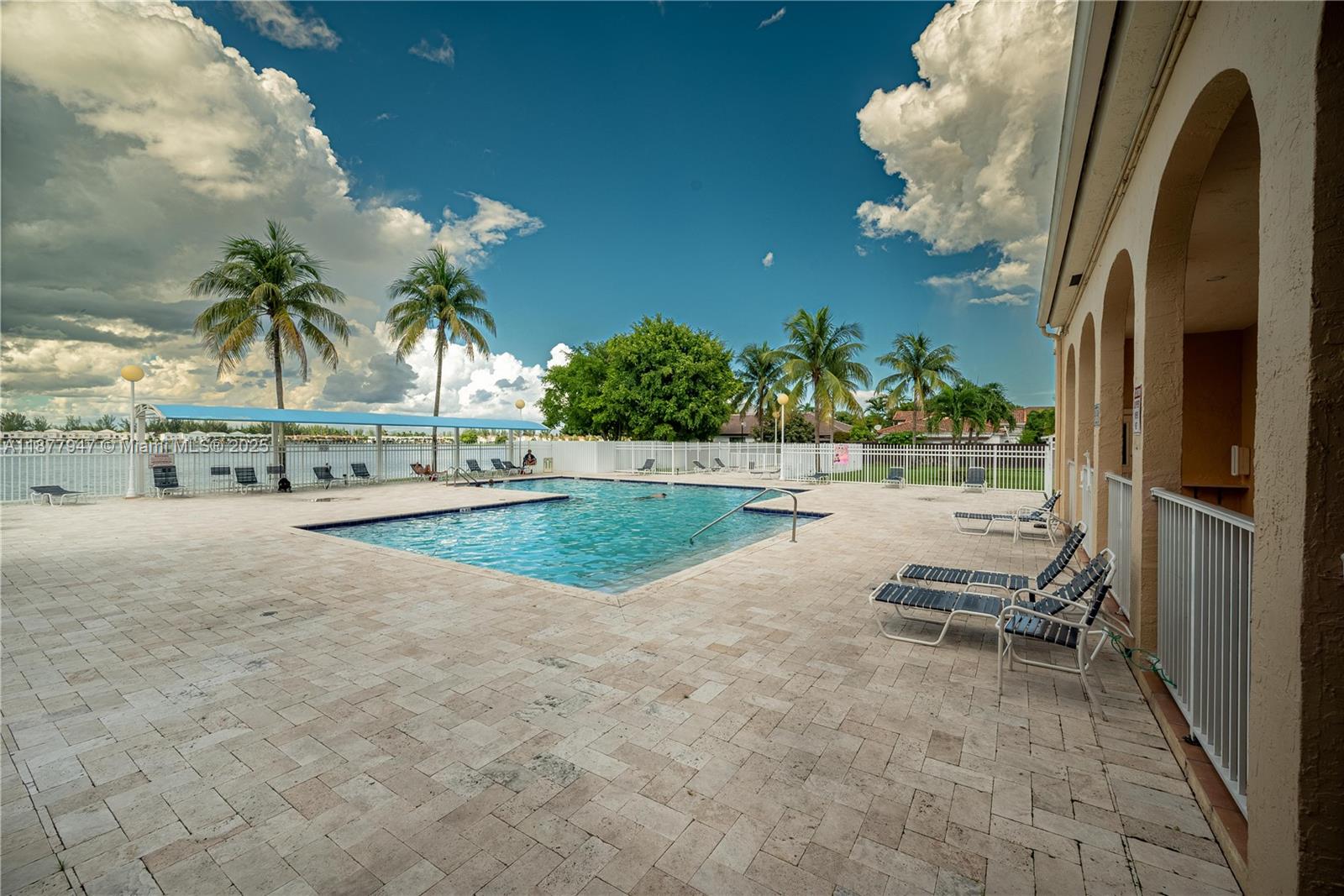 PUERTO BELLO CONDO NO 3 - Residential