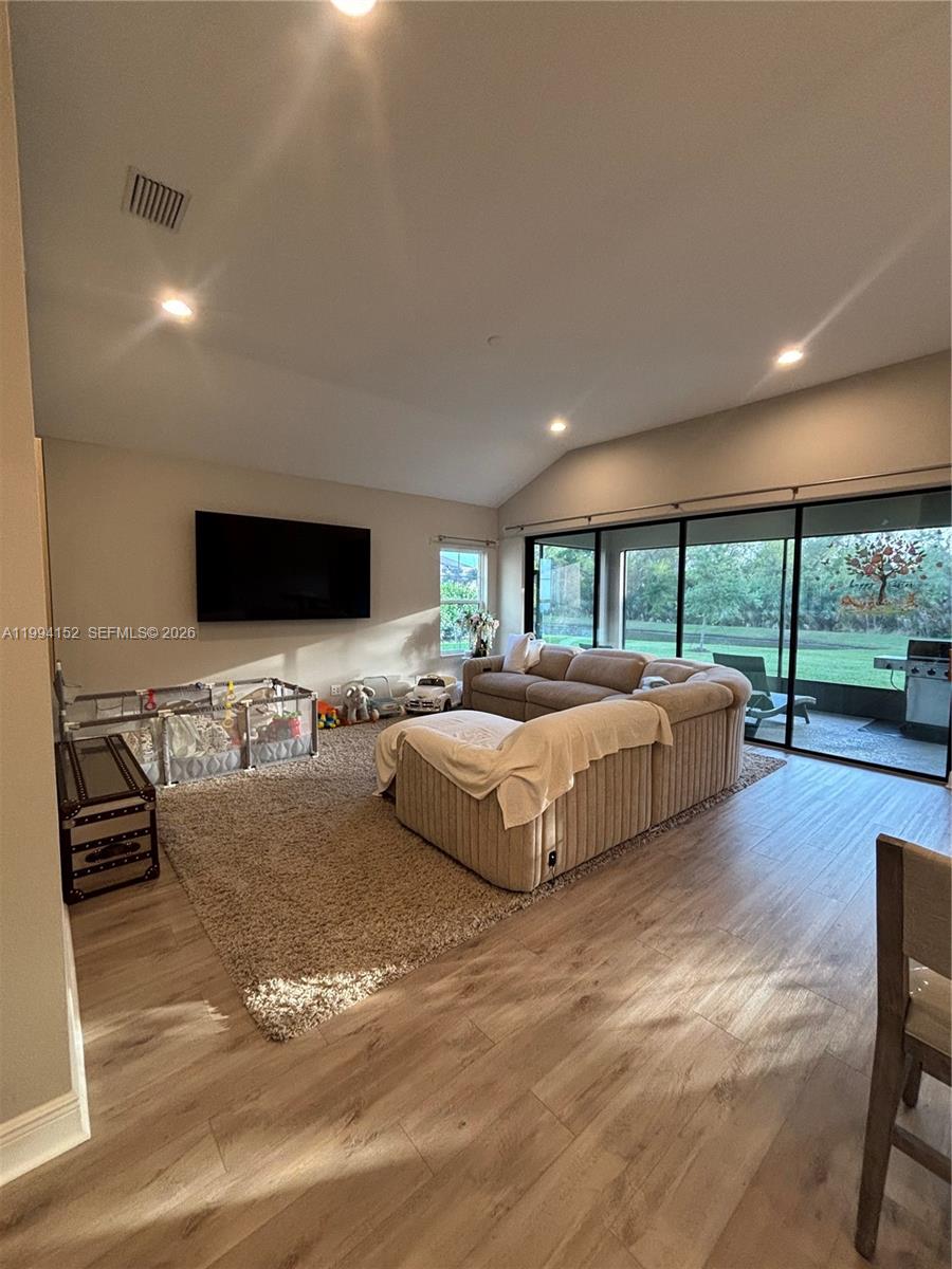 NORTH RIVER RANCH PH IC & - Residential