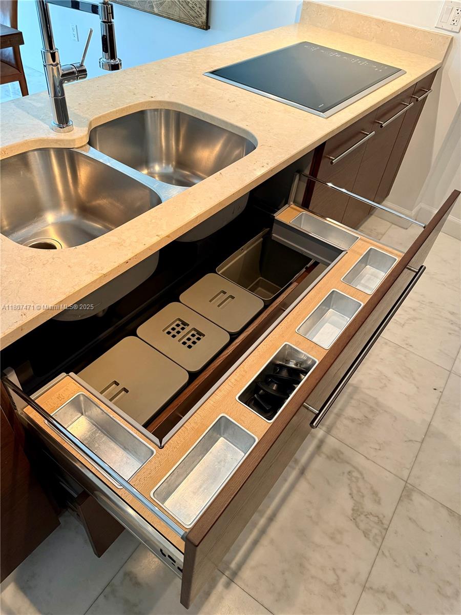 ICON BRICKELL NO TWO - Residential