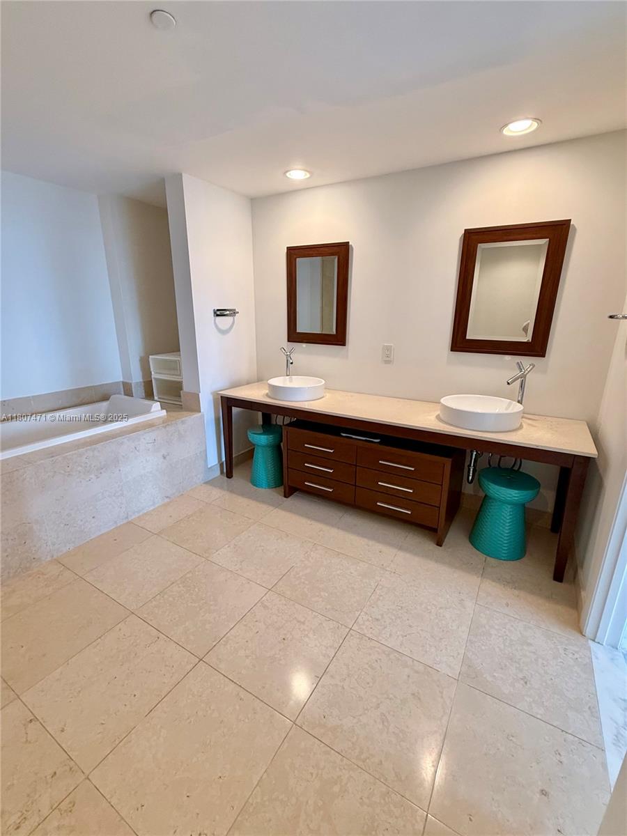 ICON BRICKELL NO TWO - Residential