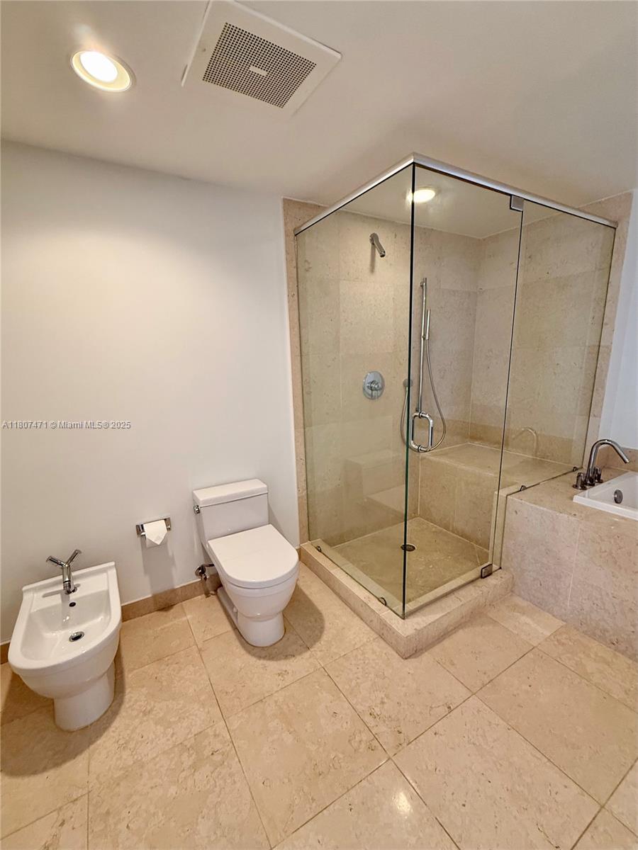 ICON BRICKELL NO TWO - Residential