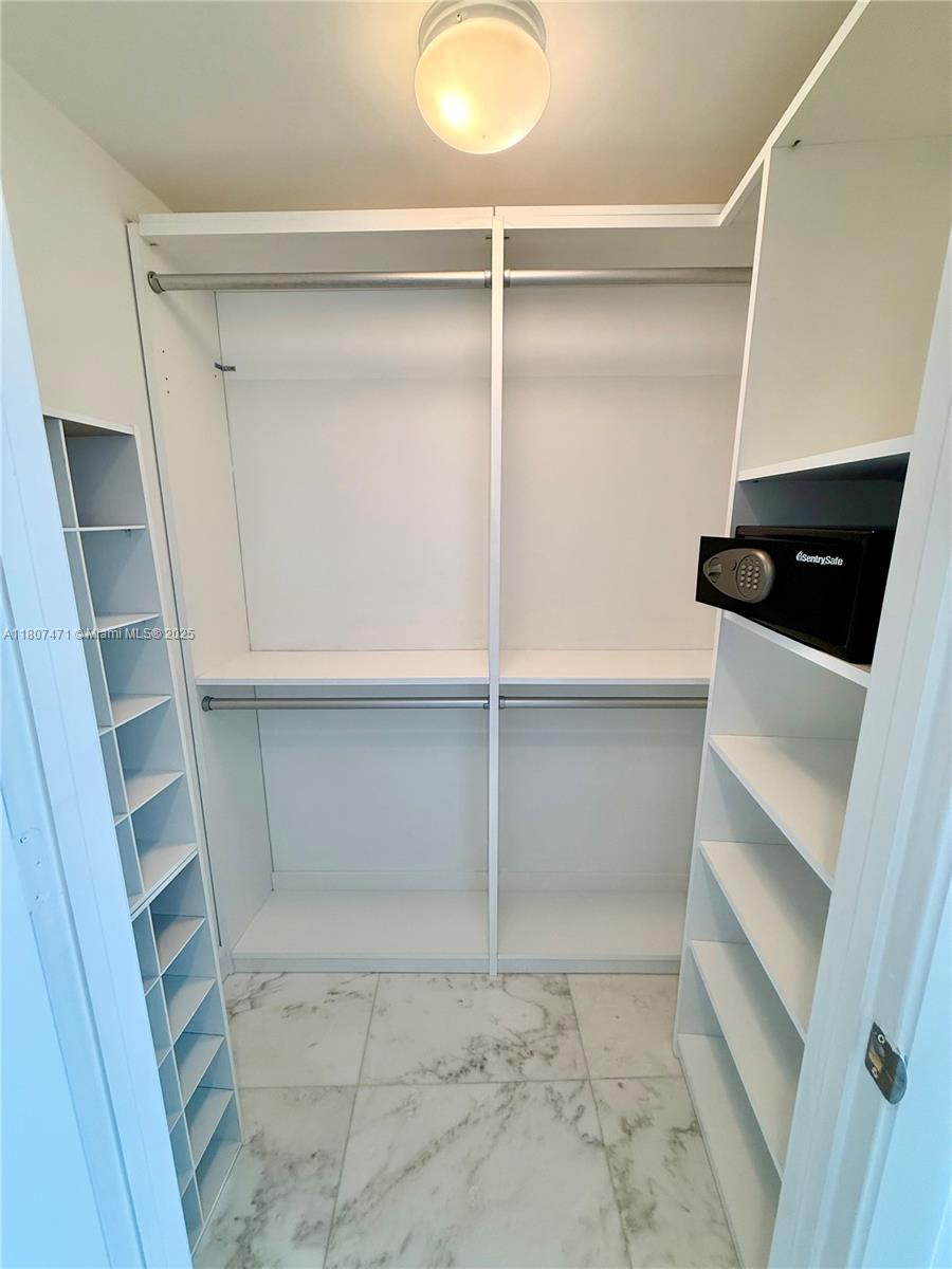 ICON BRICKELL NO TWO - Residential