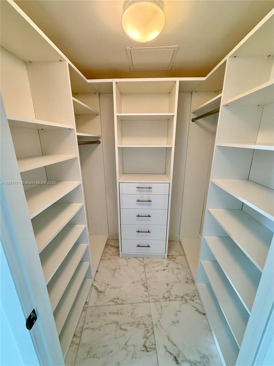 ICON BRICKELL NO TWO - Residential