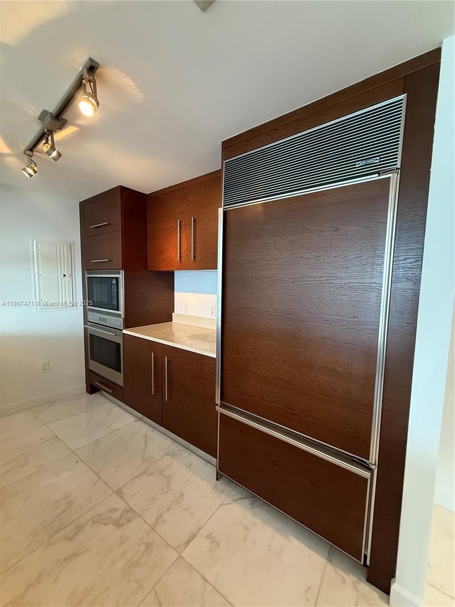 ICON BRICKELL NO TWO - Residential