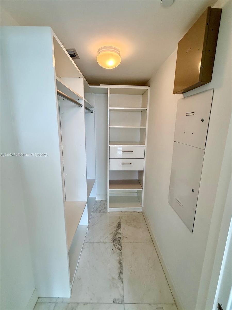 ICON BRICKELL NO TWO - Residential