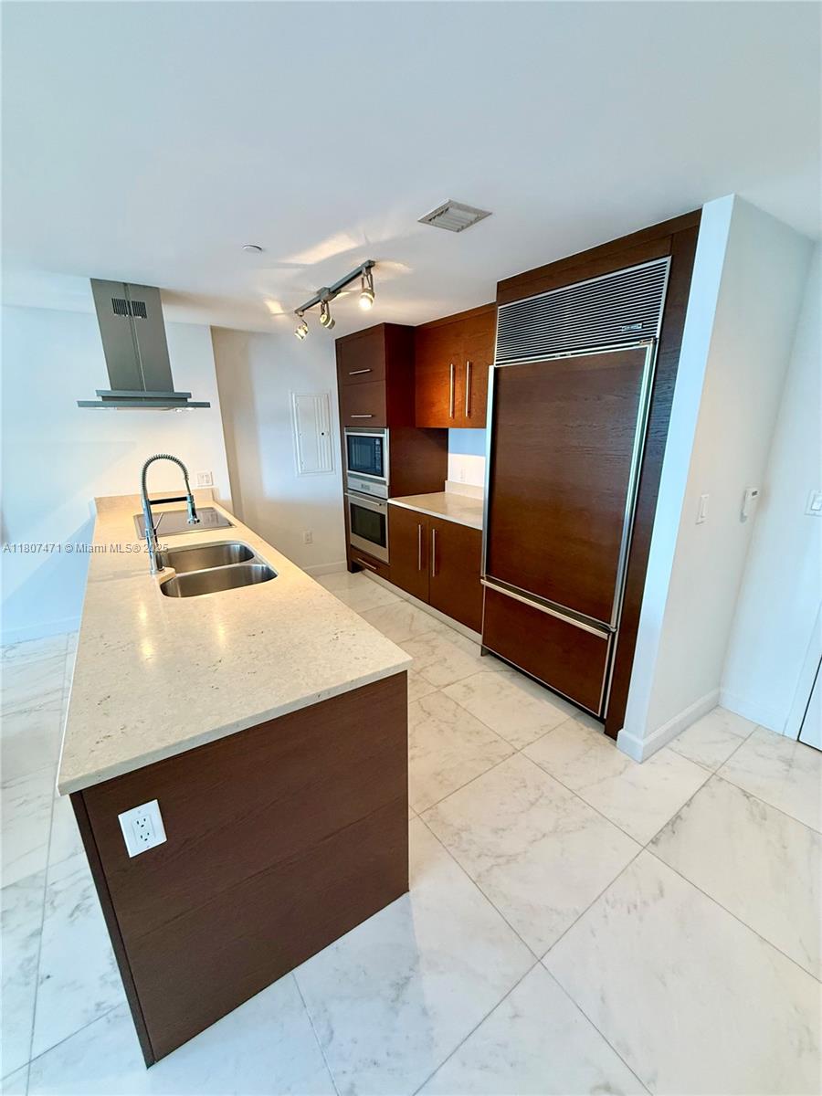 ICON BRICKELL NO TWO - Residential