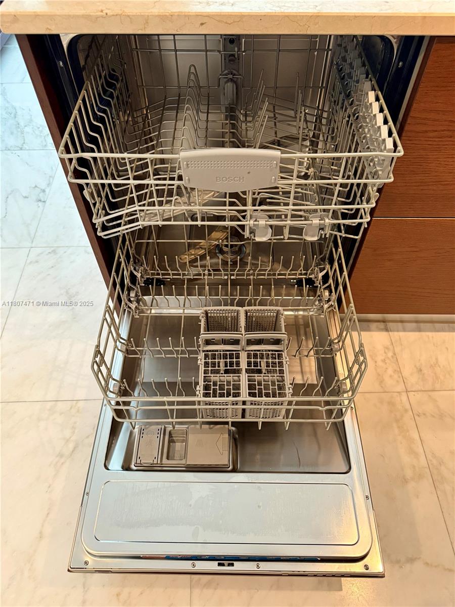 ICON BRICKELL NO TWO - Residential