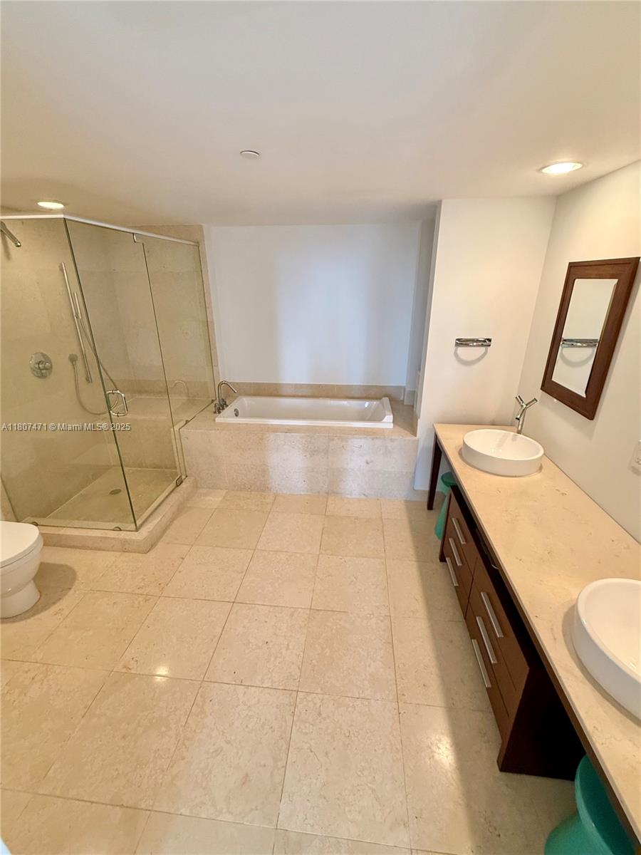 ICON BRICKELL NO TWO - Residential