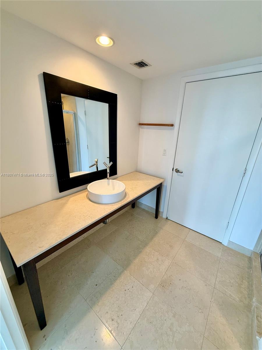 ICON BRICKELL NO TWO - Residential