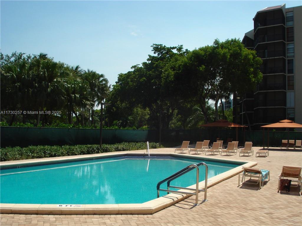 BRAVURA II CONDO - Residential