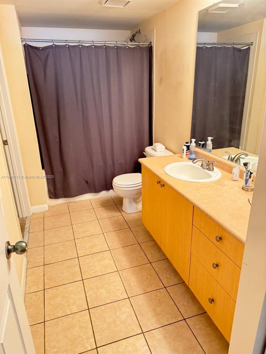 1900 Van Buren St 221B