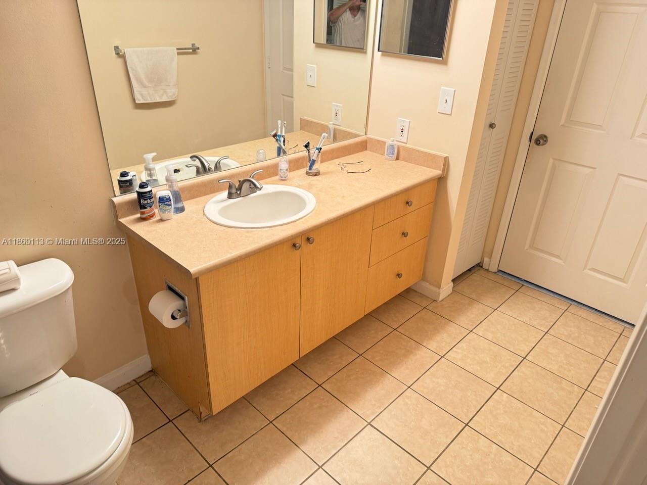 1900 Van Buren St 221B