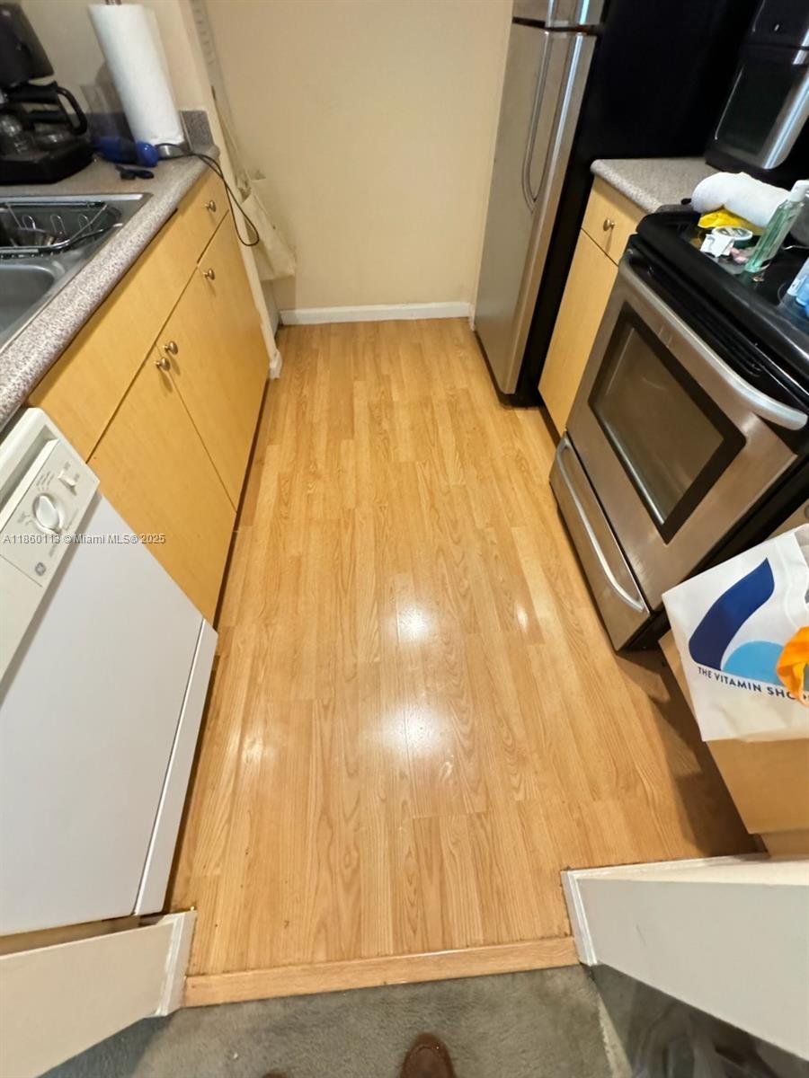 1900 Van Buren St 221B
