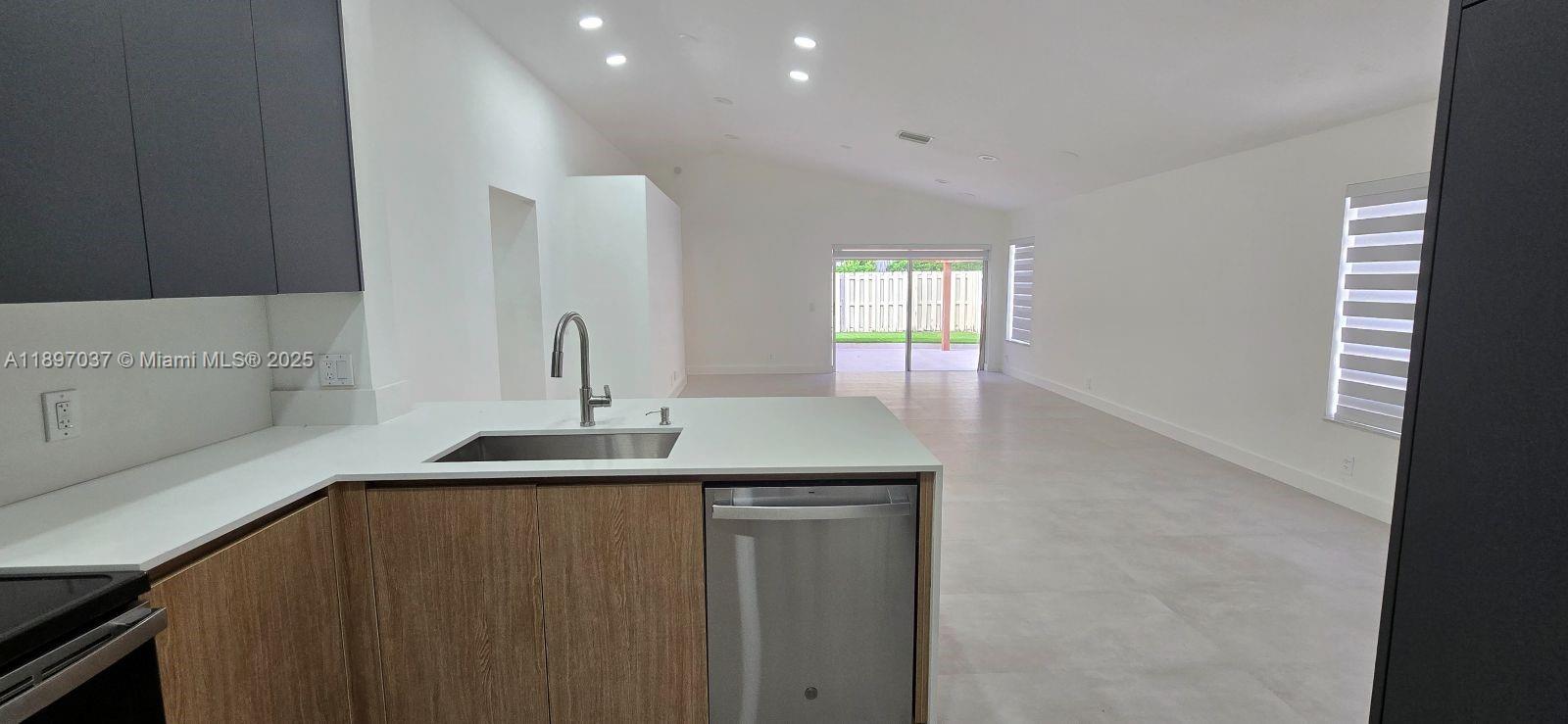 SECTORS 3 & 4 BOUNDARY PL - Residential Lease