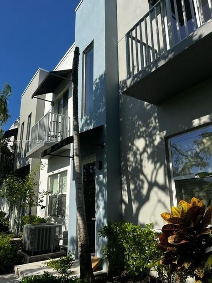 Come to enjoy the luxury of living in the heart of Oakland Park at Urban Village. This corner townhouse features 2 bedrooms and 2 1/2 bathrooms full of spacious room and comfort. This unit is located 5 minutes away from the downtown of Oakland Park, 10 minutes away to the Fort Lauderdale beach and just 15 minutes far from to Las Olas Blvd and all its entertainment. The Fort Lauderdale airport it is a just 20 minutes and the City of Wilton Manors is only 10 minutes away. Don't let go this wonderful opportunity to live in the most prestigious community of Oakland park.