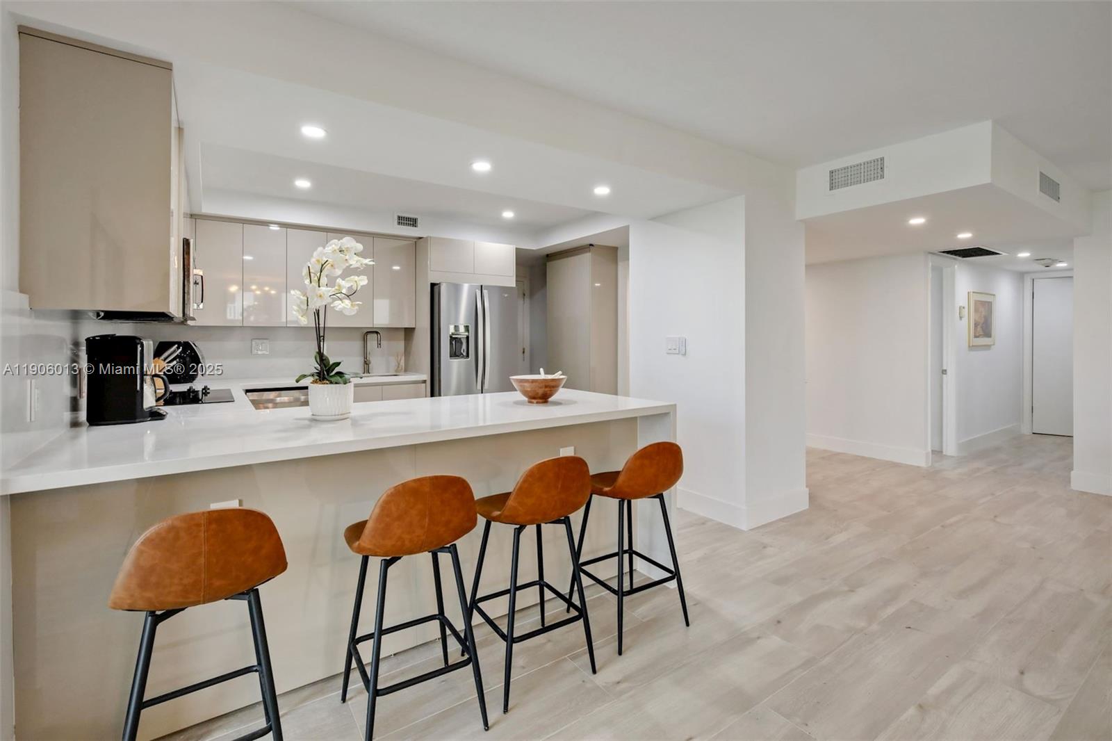 TOWERS OF KEY BISCAYNE CO - Residential Lease