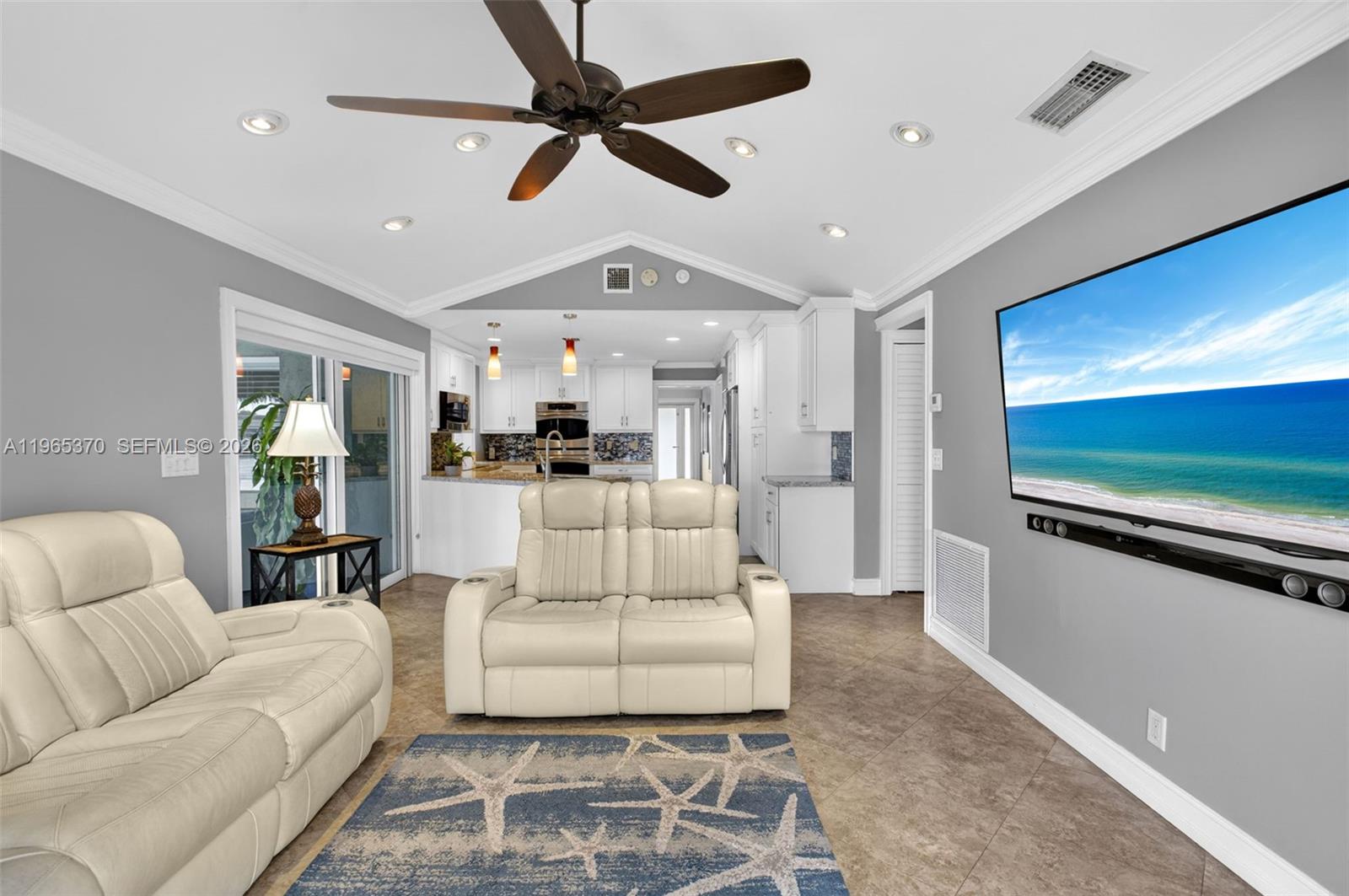 ROYAL PALM LAKE ESTATES - Residential