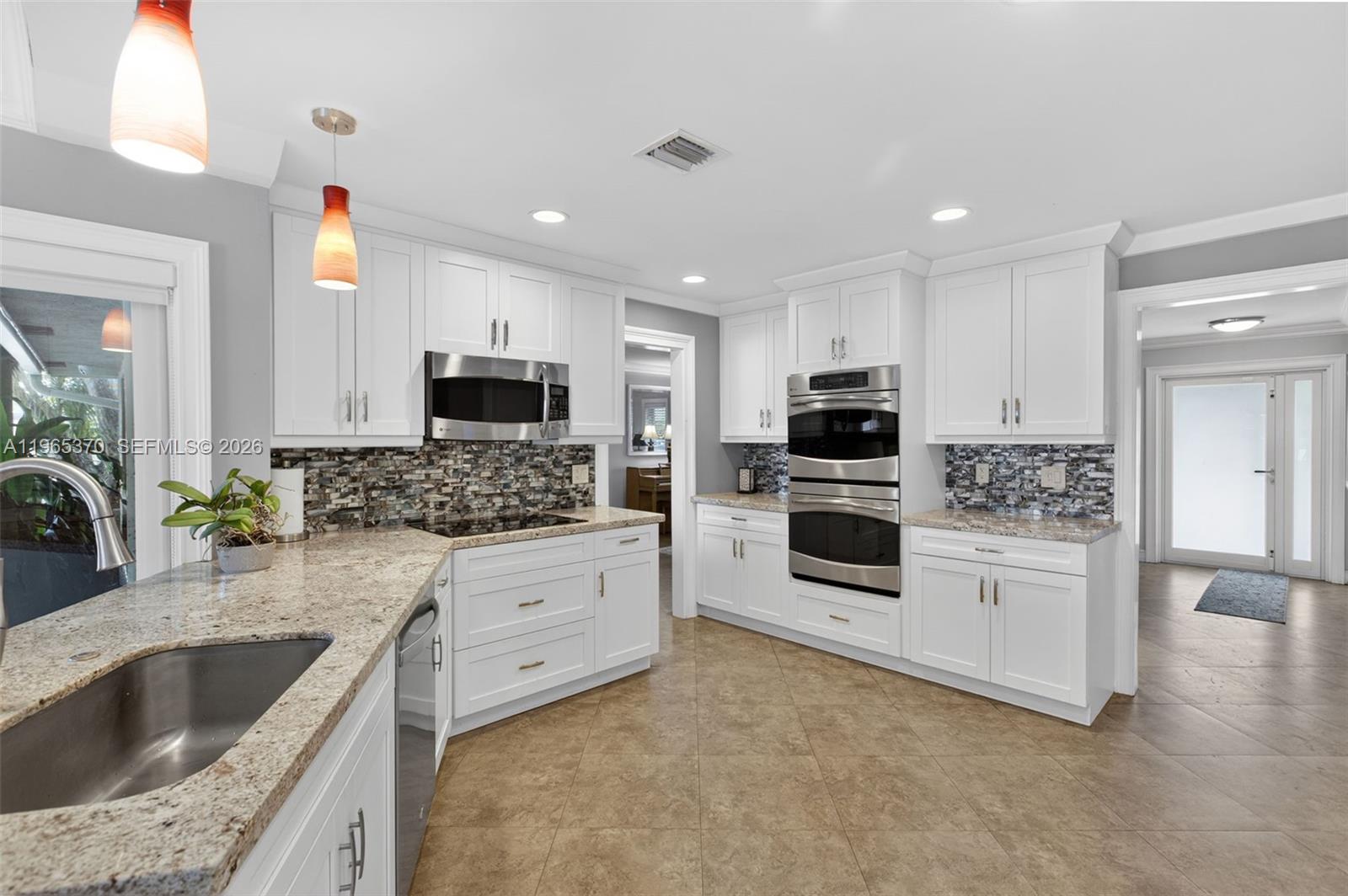 ROYAL PALM LAKE ESTATES - Residential