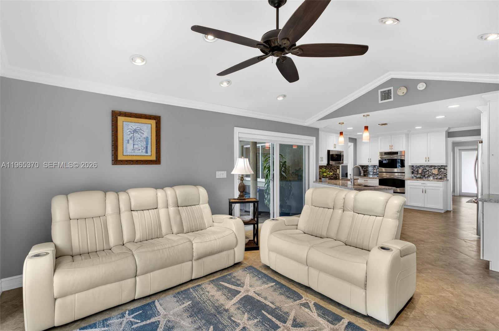 ROYAL PALM LAKE ESTATES - Residential