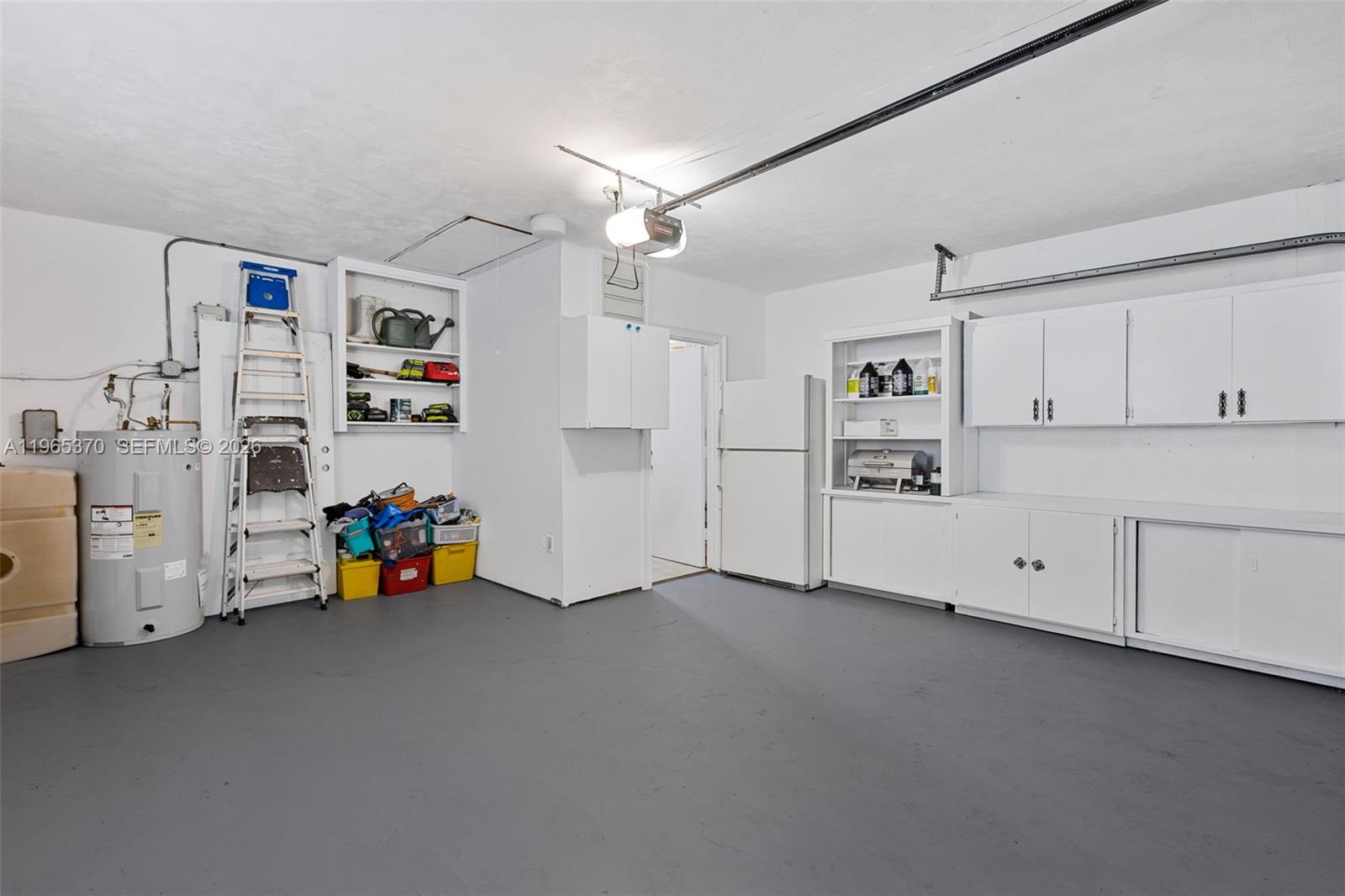 ROYAL PALM LAKE ESTATES - Residential