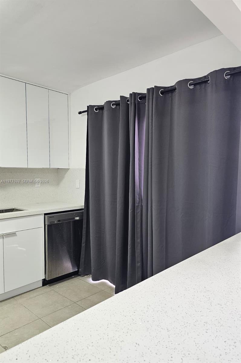 LAGO GRANDE CONDO SIX-B - Residential Lease