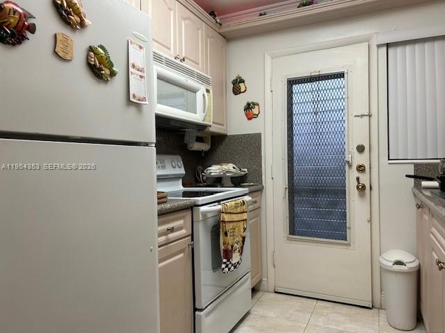 3923 NE 166th St N-108