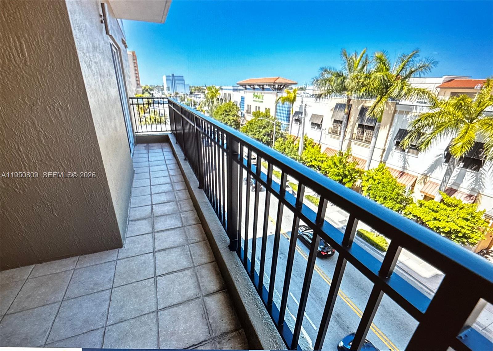 THE DOUGLAS RESIDENCE CON - Residential Lease