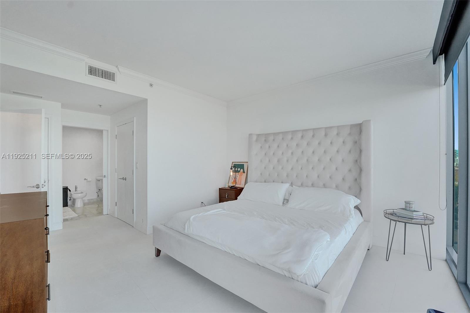 BLUE CONDO - Residential