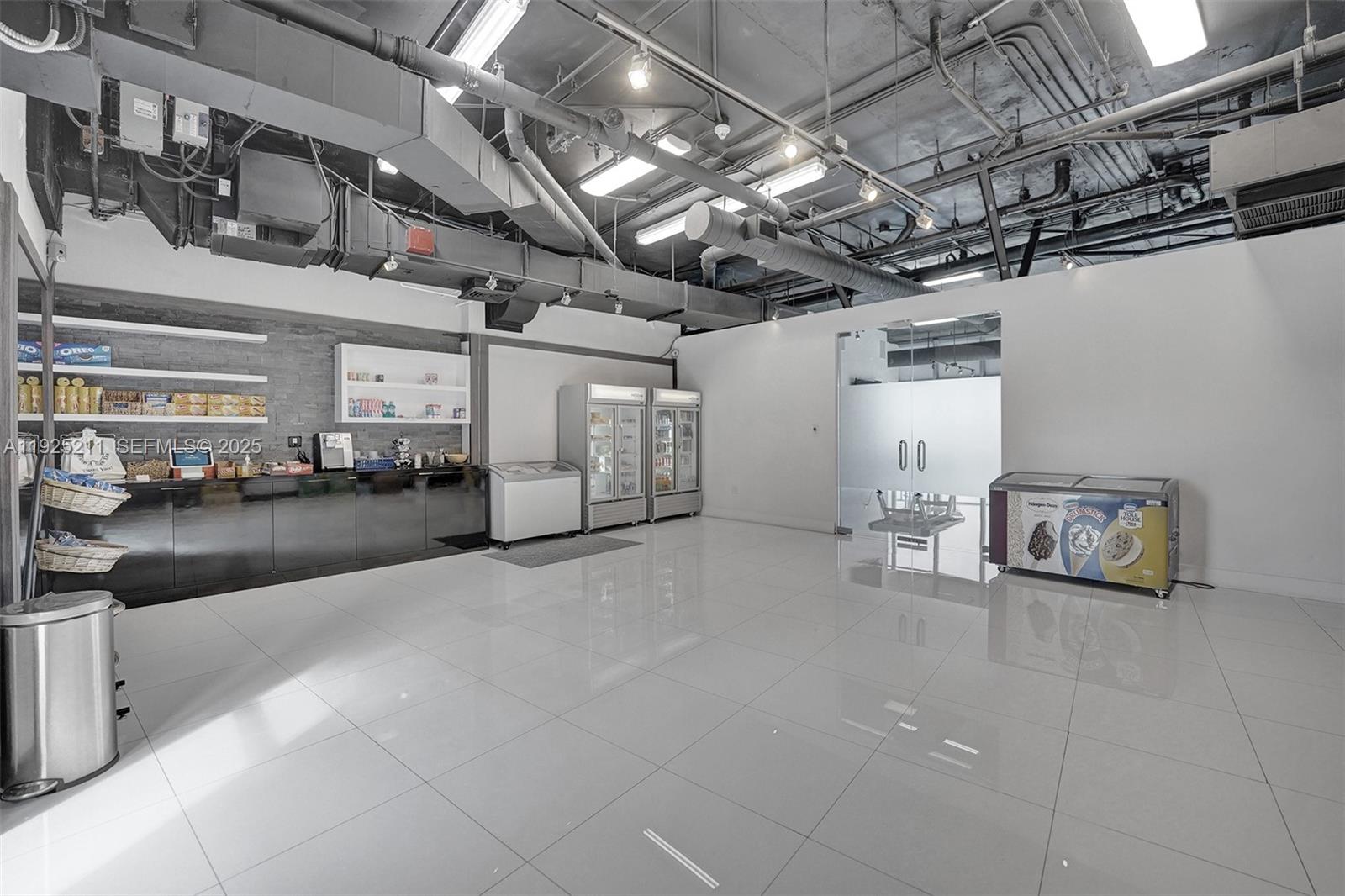 BLUE CONDO - Residential