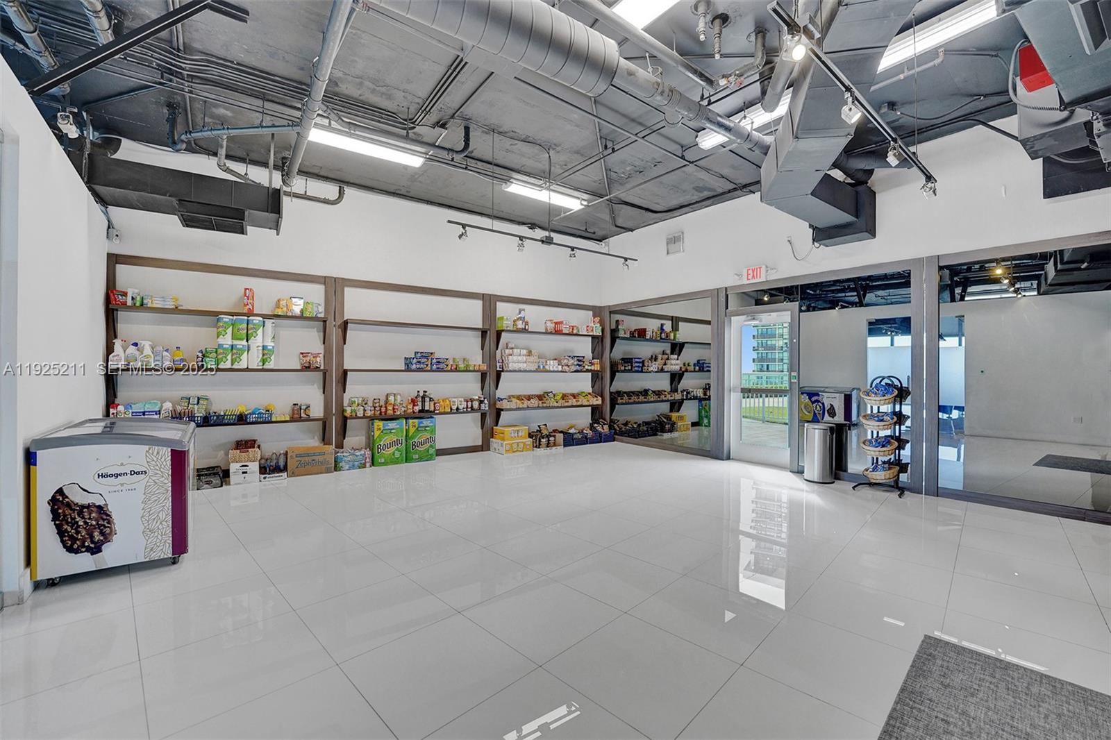 BLUE CONDO - Residential