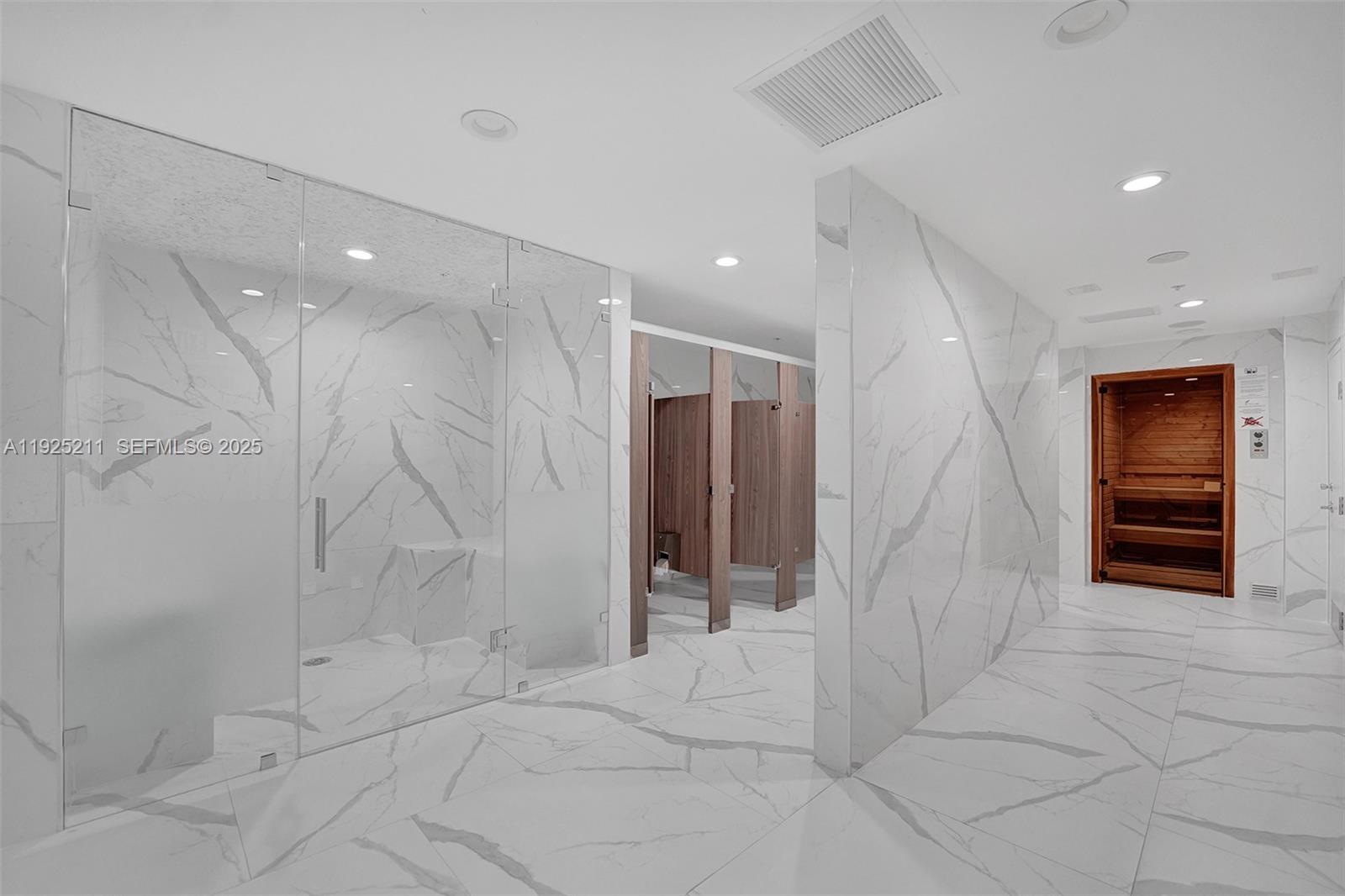 BLUE CONDO - Residential