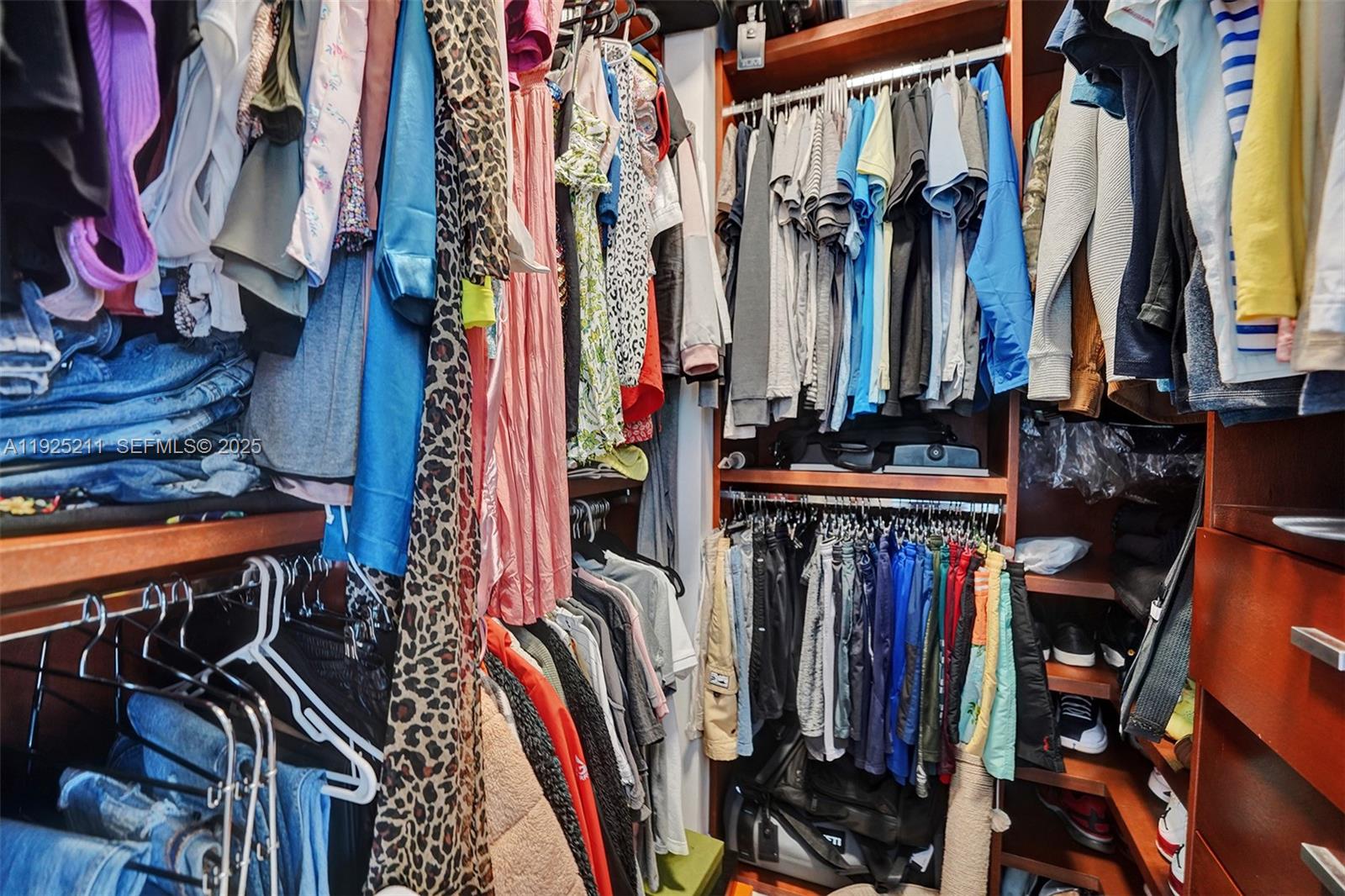 BLUE CONDO - Residential