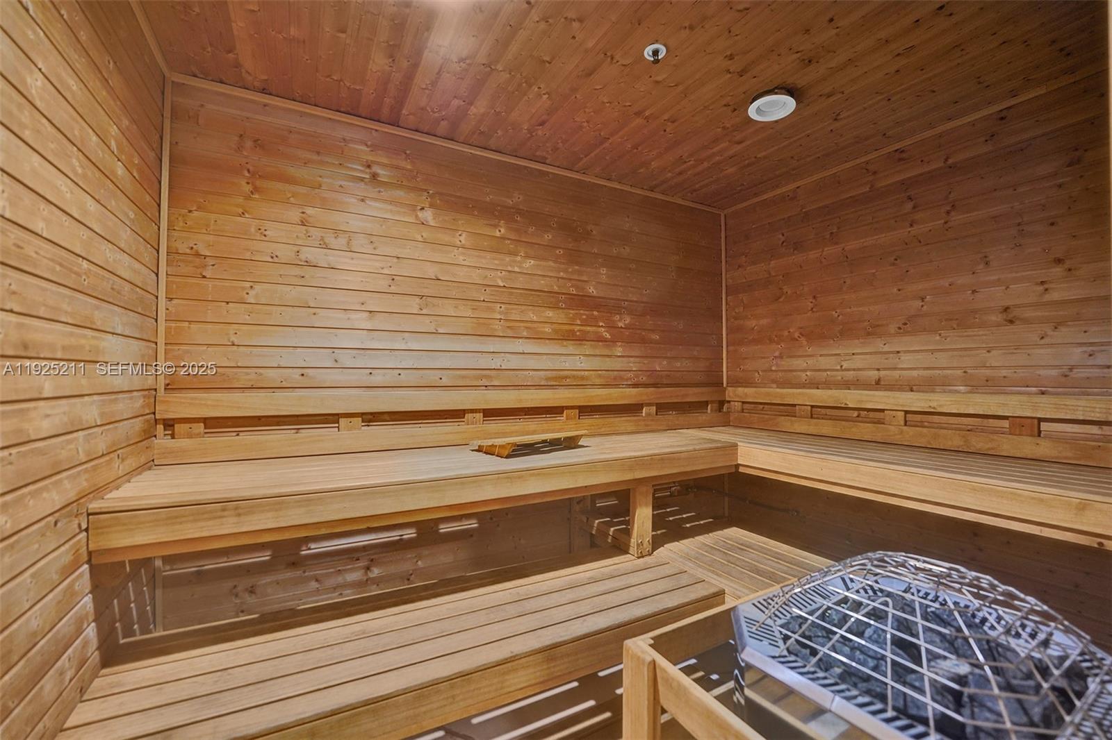 BLUE CONDO - Residential